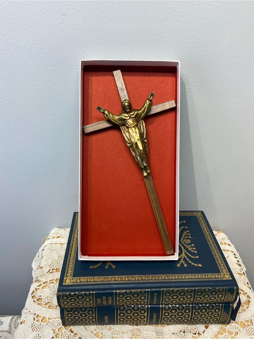 Vintage Mid Century Catholic Wood & Bronze Risen Christ Crucifix In Original Box